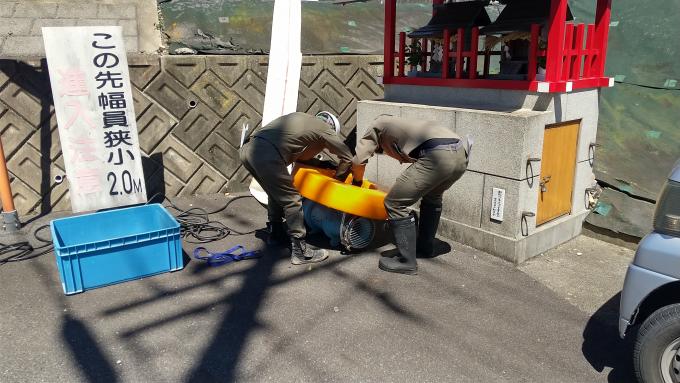 写真：可搬式ポンプ操作訓練の様子2