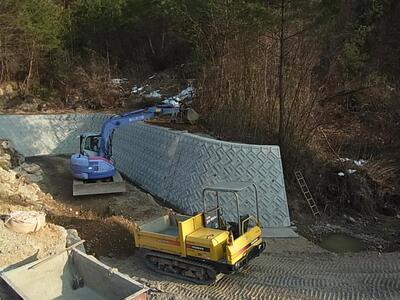 写真：河川改良工事の様子