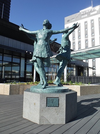 写真：ブロンズ像