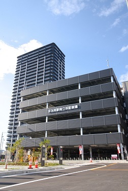 写真：立体駐車場