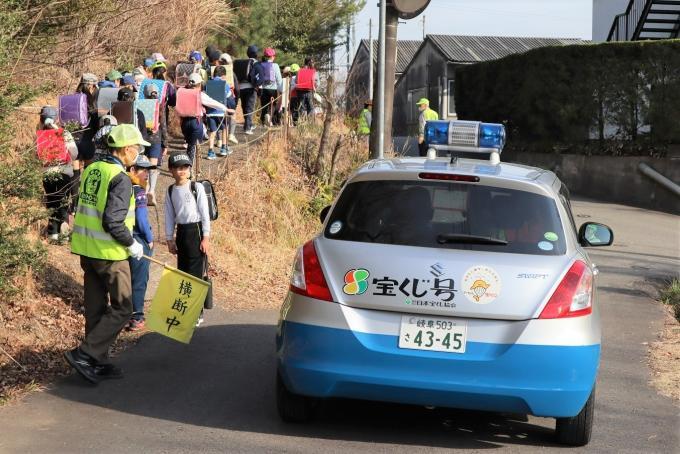 写真：青色防犯パトロールの様子