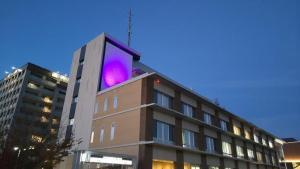 写真：パープルライトアップ