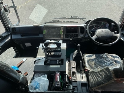 写真：運転席助手席