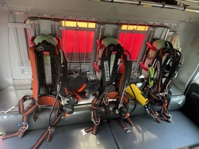 写真：後部座席の空気呼吸器