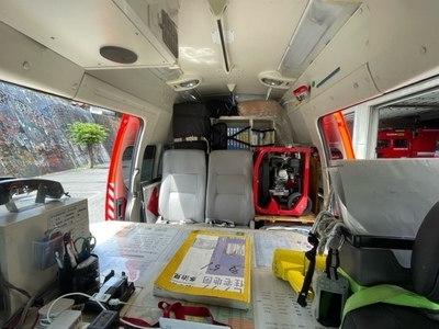 指揮車車内後ろからの写真