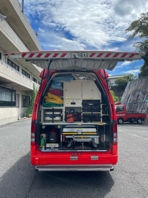 写真：現場指揮車後方開き1