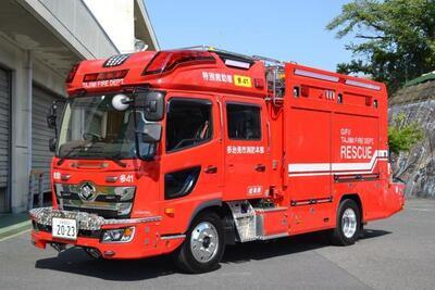 写真：救助工作車の左斜め前