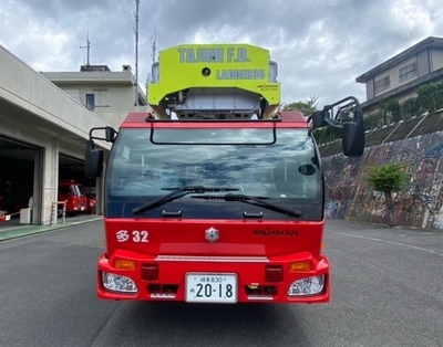 写真：梯子車正面