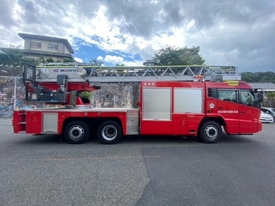 写真：梯子車右側1
