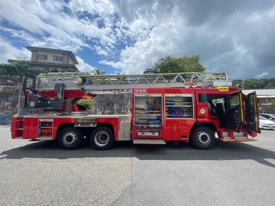 写真：梯子車右側2