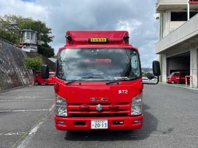 写真：資器材搬送車正面