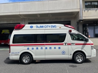 写真：救急6号車右側