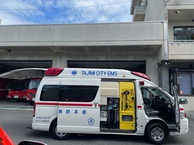 写真：救急6号車右側ドア開き