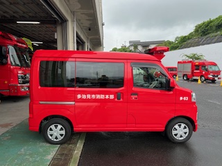 写真:査察車右側