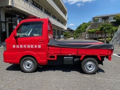 写真：軽トラック左側