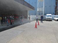 写真：実習生のみなさんが訓練している様子1