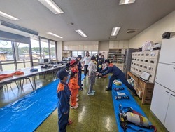 写真：令和8年度消防署夏休みイベント　子ども消防士体験会　の様子4