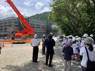 写真：見学の様子3