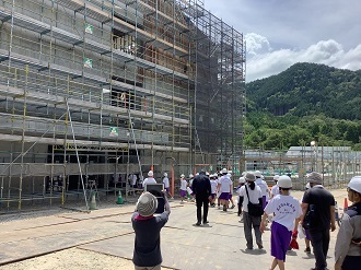 写真：見学の様子4