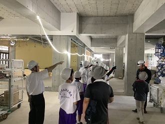 写真：見学の様子6