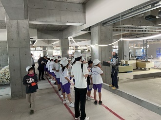 写真：見学の様子7