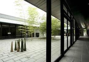 写真：多治見市美濃焼ミュージアム中庭