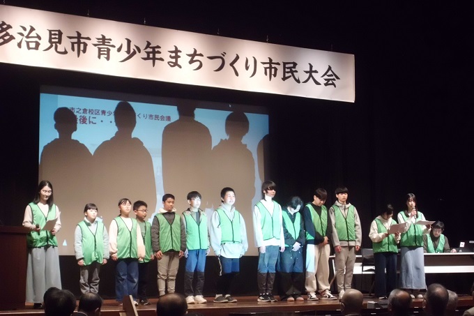 写真：市之倉校区の発表の様子