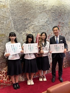 写真：多治見北高等学校放送部員による表敬訪問