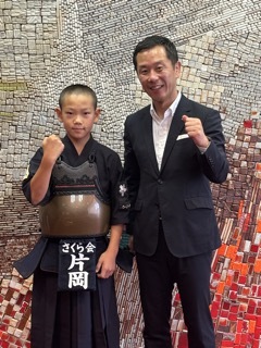 写真：剣道大会に出場する選手　表敬訪問の様子