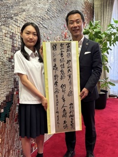 写真：大会に出場する生徒の表敬訪問の様子