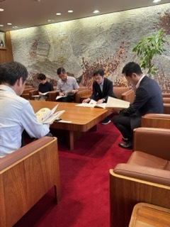 写真：子どもの権利擁護委員からの活動報告の様子