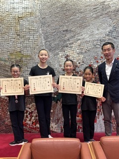写真：全国舞踊コンクール出場選手　表敬訪問