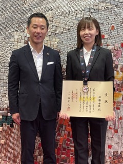 写真：ボーリング選手権大会優勝報告の表敬訪問