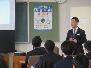 写真：新入職員へ講話