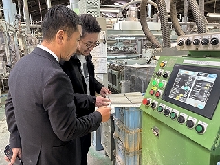 写真：杉浦製陶株式会社視察