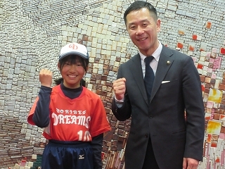 写真：表敬訪問（第18回春季全日本小学生女子ソフトボール大会出場者）