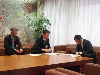 写真：面談（関西電力株式会社東海支社長ら）