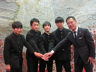 写真：表敬訪問（ソフトテニス全国大会出場者）