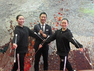 写真：表敬訪問（IBTF世界テクニカルバトントワーリング選手権大会日本代表選考会など出場者）