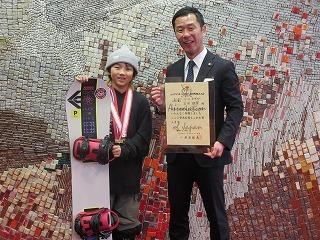 写真：表敬訪問（第43回JSBA全日本スノーボード選手権大会出場者）