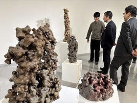 写真：多治見市陶磁器意匠研究所&nbsp;卒業制作展2025視察1