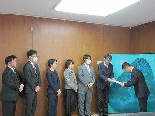 写真：多治見市行政改革懇談会からの報告会