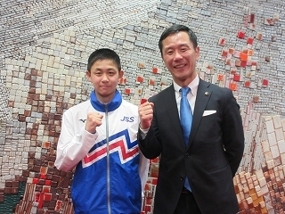 写真：表敬訪問（第47回全国JOCジュニアオリンピックカップ春季水泳競技大会出場者）