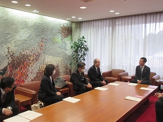 写真：面談（核融合科学研究所長ら）