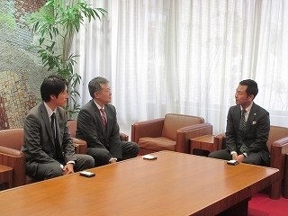 写真：面談（野村證券株式会社岐阜支店長ら）