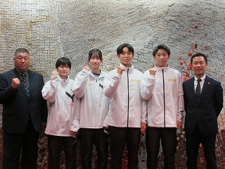 写真：表敬訪問（全国都道府県対抗中学バレーボール大会出場者）