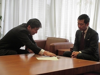 写真：面談（中日本高速道路名古屋支社多治見保全・サービスセンター所長ら）