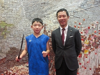 写真：表敬訪問（第33回全国小学生バドミントン選手権大会出場者）