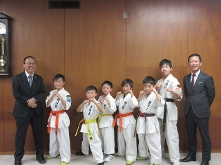 写真：表敬訪問（栄神会、神谷塾）