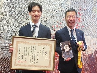 写真：表敬訪問（第62回技能五輪全国大会　車体塗装競技優勝者）